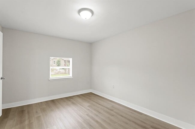 Foto del edificio - 9133 Woodlyn Rd