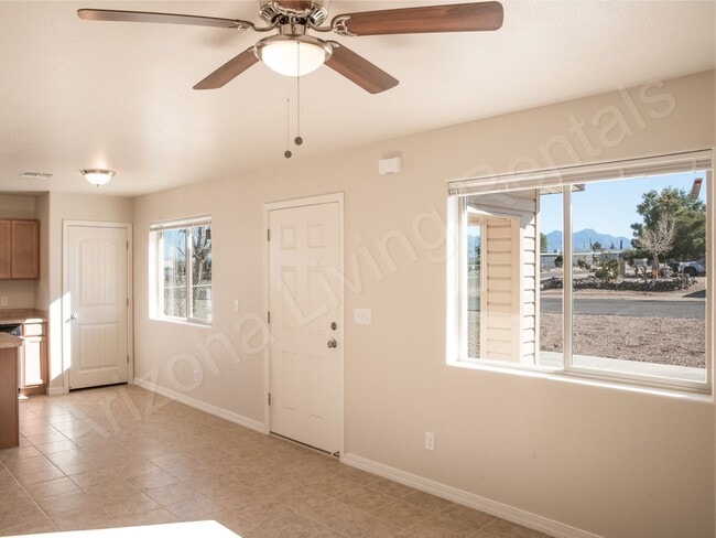 Building Photo - CUTE 1 BEDROOM HOME