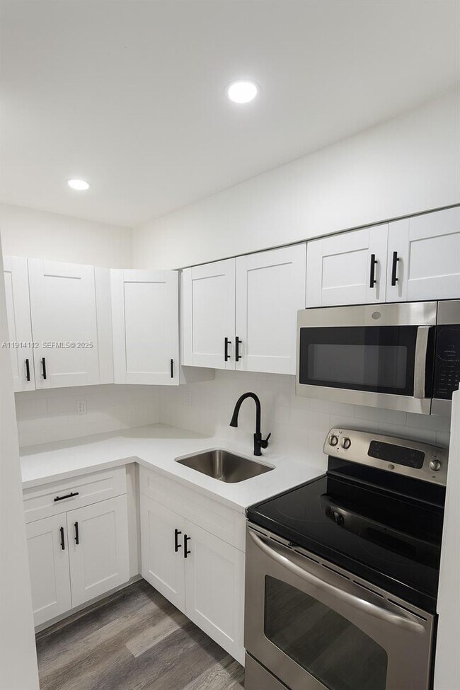 Foto del edificio - 417 NW 2nd Ave