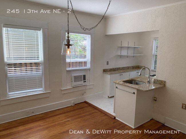 Building Photo - Heart of Old NE 1/1 w/Screened Porch