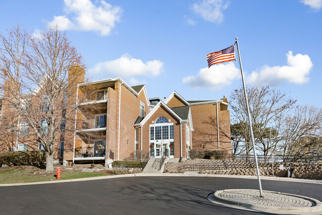 Building Photo - 43 Hunt Club Dr