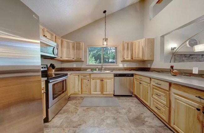 Building Photo - JB01 - 3 bedroom two bath house for rent