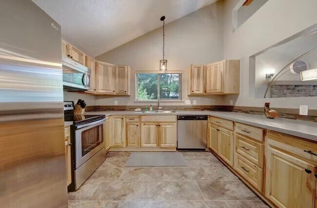 Foto del edificio - JB01 - 3 bedroom two bath house for rent