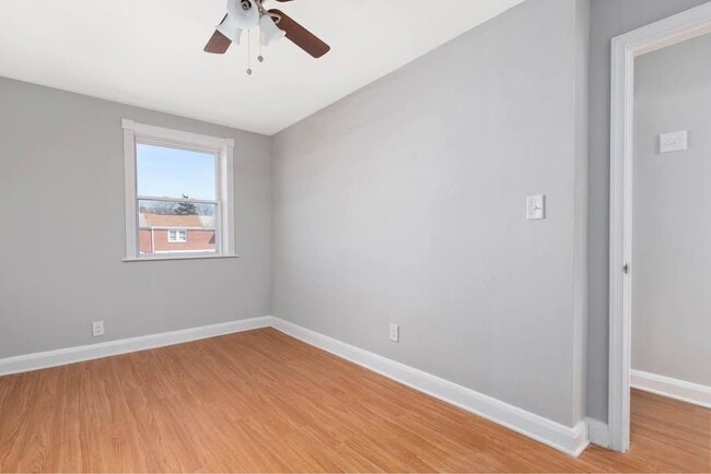 Building Photo - 114 Riverthorn Rd