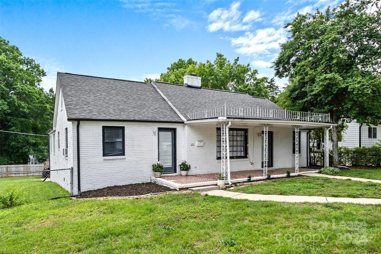 Primary Photo - 3942 McMillan St