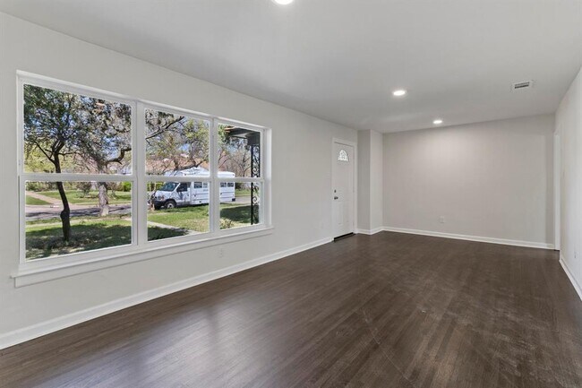 Foto del edificio - 3928 Valley Ridge Rd