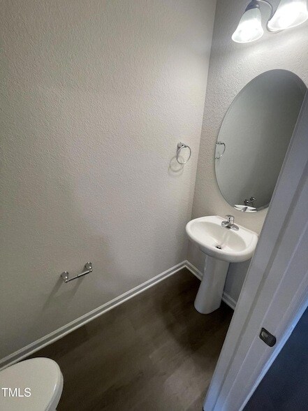Foto del edificio - 2043 Wiggins Village Dr