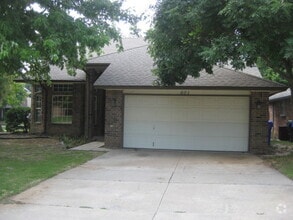 Building Photo - 601 Goshawk Dr