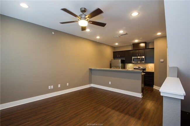 Building Photo - 1 Bed, 1.5 Bath Apartment on Northgate! Minutes from TAMU
