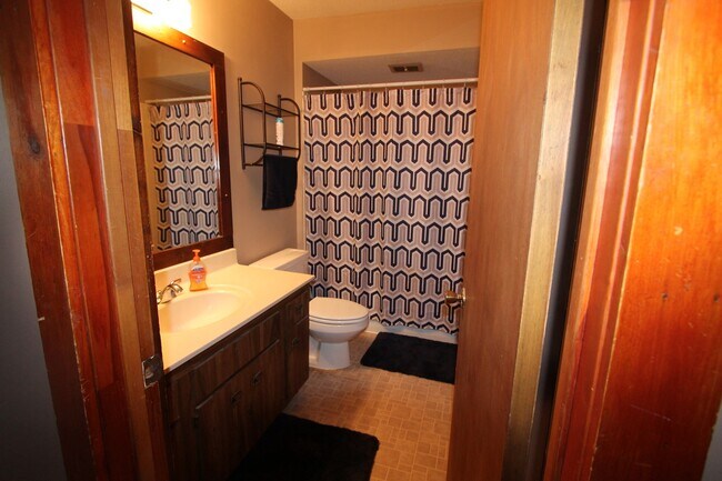 Foto del edificio - 2106 W Main St