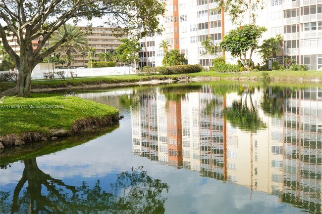 Foto del edificio - 1770 NE 191st St