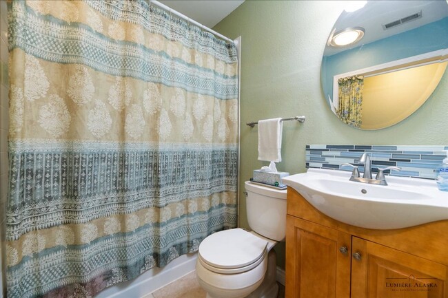 Building Photo - Beautiful 4 Bedroom 2 Bathroom House!