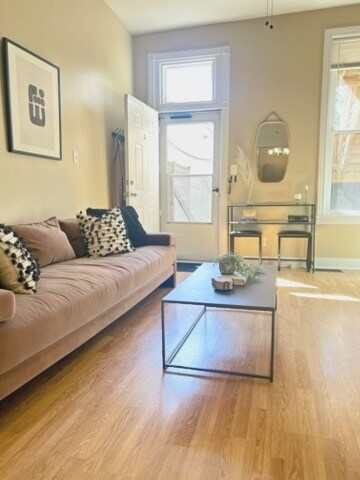 Living Room - 1649 W Superior St