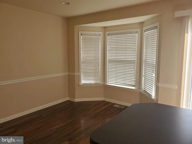 Foto del edificio - 10 Lopez Dr