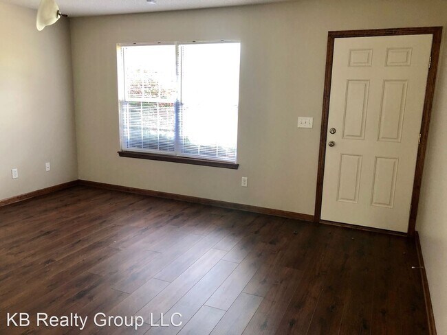 Building Photo - 2 br, 1.5 bath House - 3023 NW Mill Place