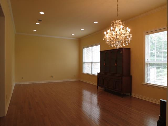 Building Photo - 1071 N Maple St