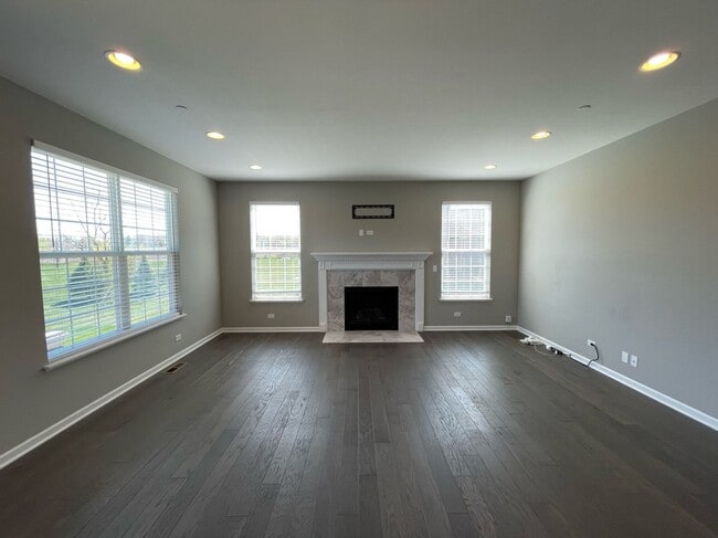 Building Photo - Single Family Home in Hoffman Estates