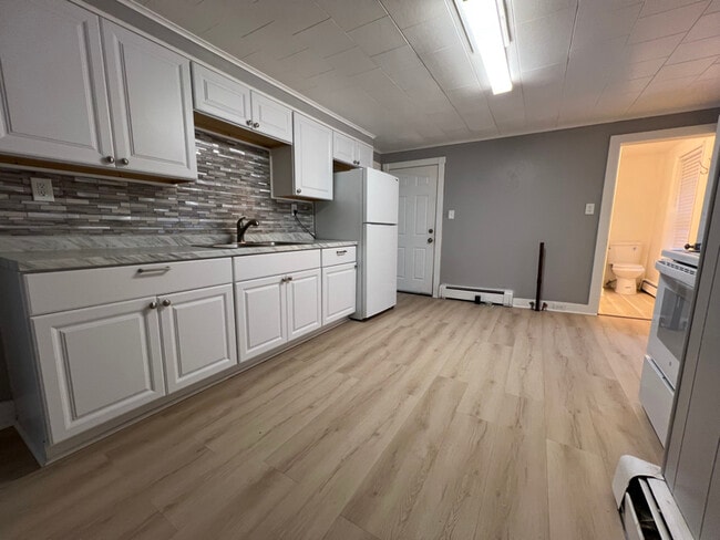 Building Photo - 429 3rd St