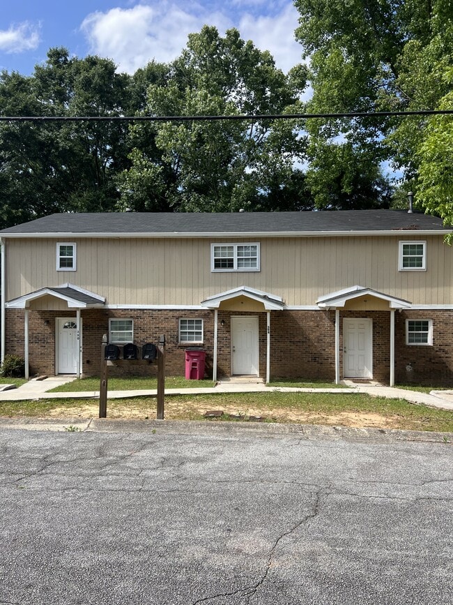 Building Photo - 390 Cowan St