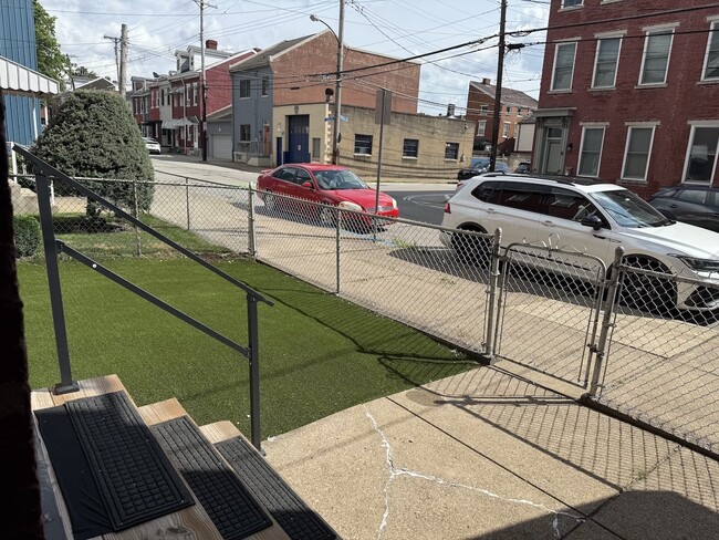 Front yard - 117 44th St