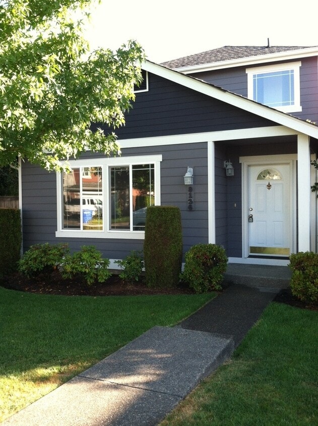 Primary Photo - Spacious house in a nice, quiet neighborho...