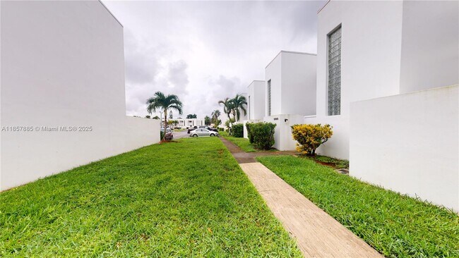 Foto del edificio - 5150 Elmhurst Rd