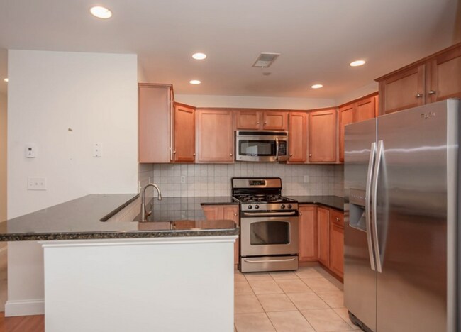 Building Photo - 120 Wyllis Ave