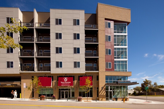 Foto del edificio - Yale Station Senior Apartments