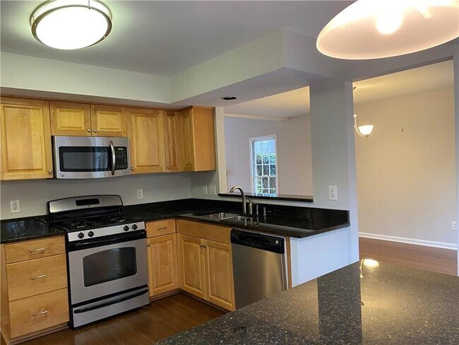 Building Photo - 3370 Glenrose Point
