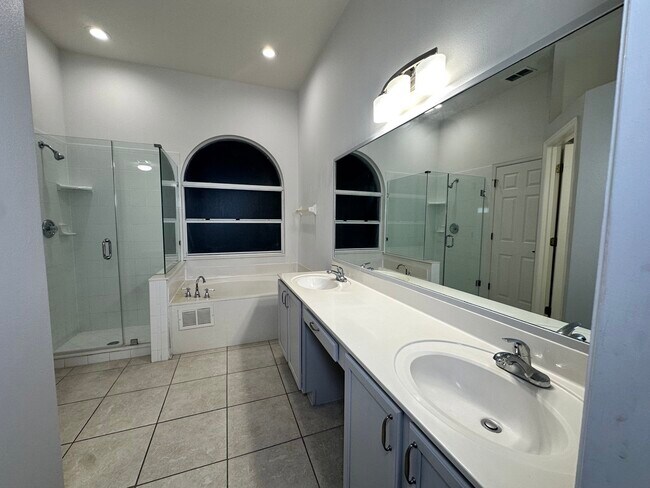 Foto del edificio - 235 Riggs Cir