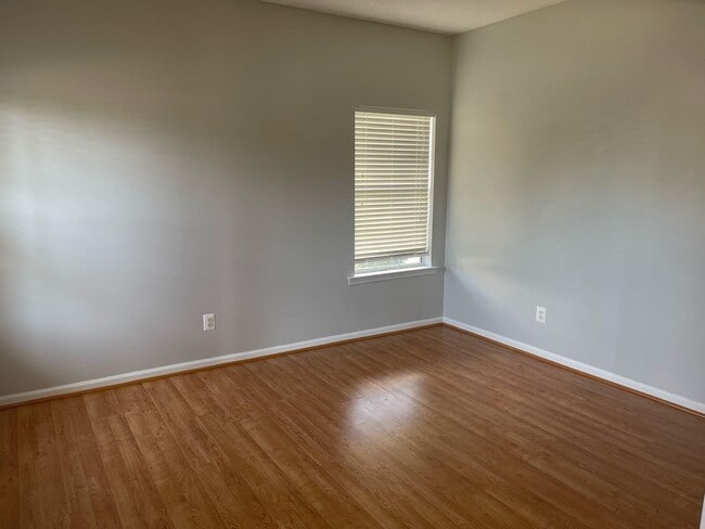 Building Photo - 3 BR 2.5 BA HOUSE