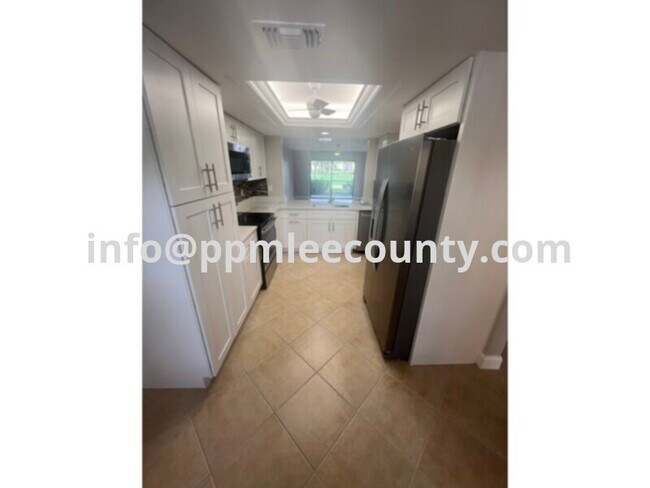Building Photo - Welcome home! 2/2 condo with 18 hole golf ...