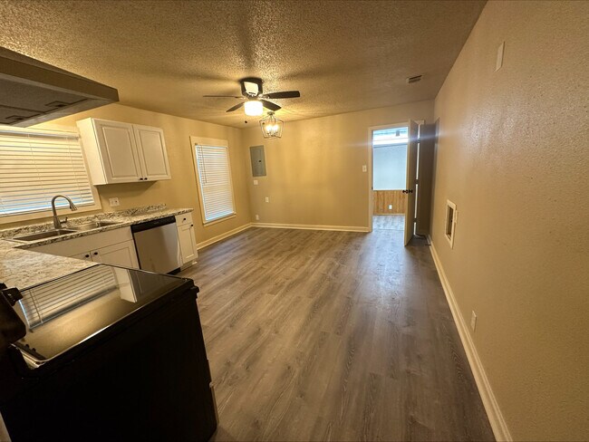 Foto del edificio - 2626 W Johnson St