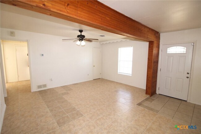 Building Photo - 709 S 11th St