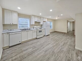 Building Photo - 536 Elmwood Rd NW