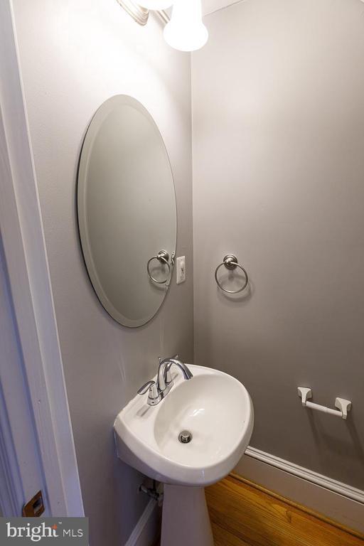 Building Photo - 809 Kentucky Ave SE