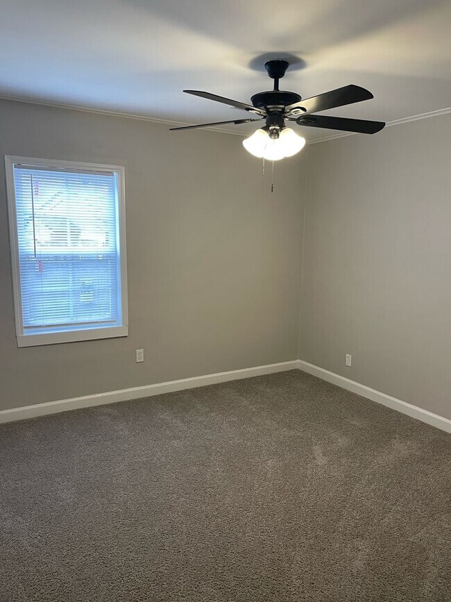 Foto del edificio - Adorable 2 Bedroom home in Berclair