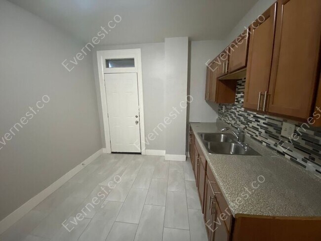 Foto del edificio - 1485 E Mound St