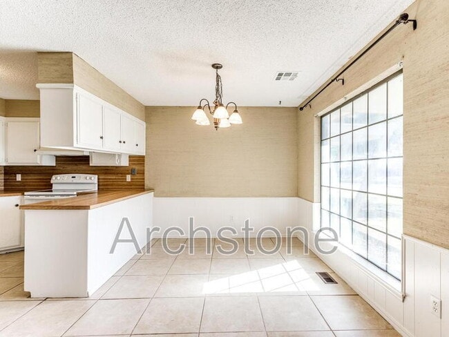 Photo - 6605 Lyrewood Ln Apartment