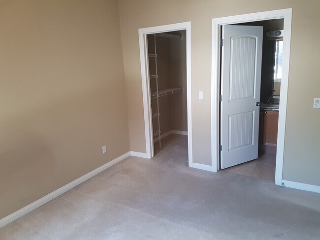 Photo du bâtiment - 2 Bed 2 Bath Unit in Calgary, AB
