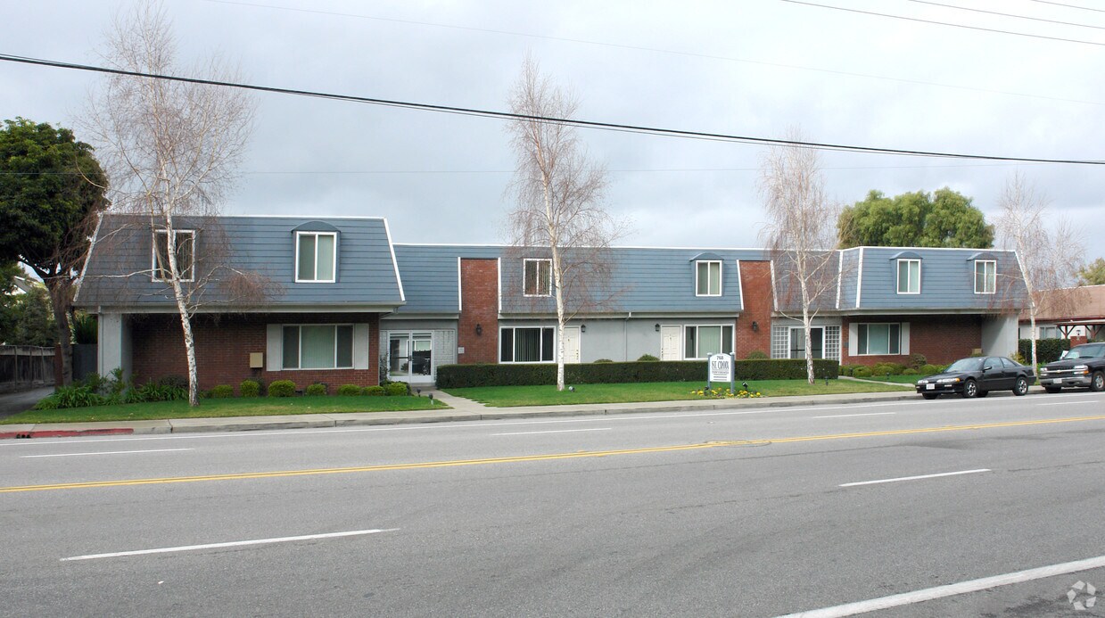 768 N Rengstorff Ave - St. Croix Townhomes