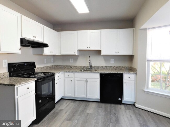 Building Photo - 5784 Indian Cedar Ct