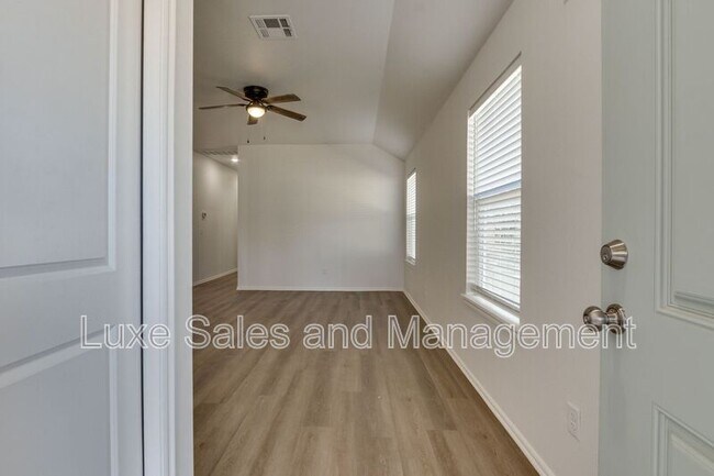 Building Photo - 11609 Mackenzie Wy