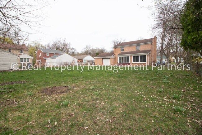 Foto del edificio - Rooms for Rent in a 6-Bedroom Home