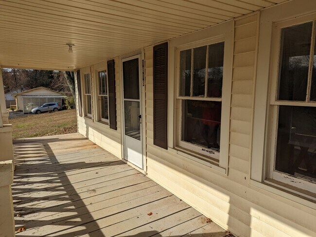 Foto del edificio - 1818 Kim Watt Dr