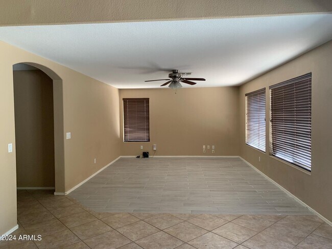 Building Photo - 15844 S 17th Dr
