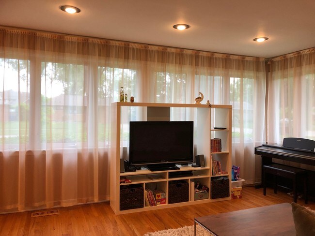 Foto del edificio - 705 W Cathy Ln