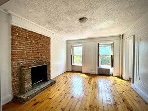 Building Photo - 391 Sackett St