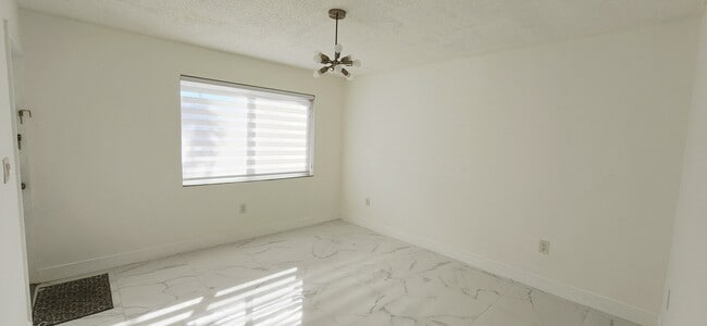 Photo - 1285 W 39th Pl House