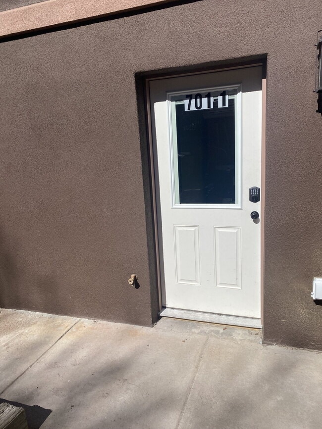 Building Photo - 2 bedroom duplex - Ground level - Prospect